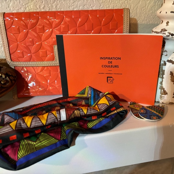 🧡🧡Spartina 449 Orange and Cream Leather Clutch With Colorful Fall Bundle.🧡🧡 - Picture 14 of 16